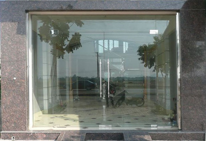 thi công cửa kính cường lực
