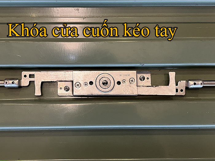 khóa cửa cuốn kéo tay