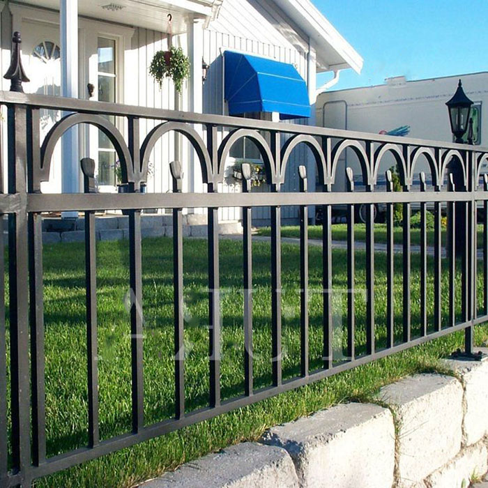 Mẫu hàng rào sắt hộp mạ kẽm đẹp đơn giản