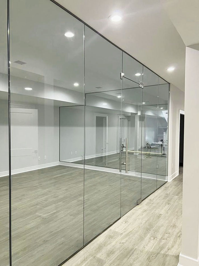 Mẫu cửa kính cường lực sang trọng cho văn phòng, công ty